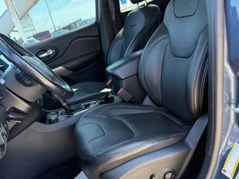 Used 2020 Jeep Cherokee Limited AWD/4WD image 13
