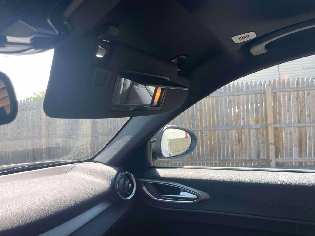 Used 2025 Alfa Romeo Giulia AWD image 32