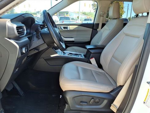 Used 2023 Ford Explorer XLT w/ Equipment Group 202A image 3