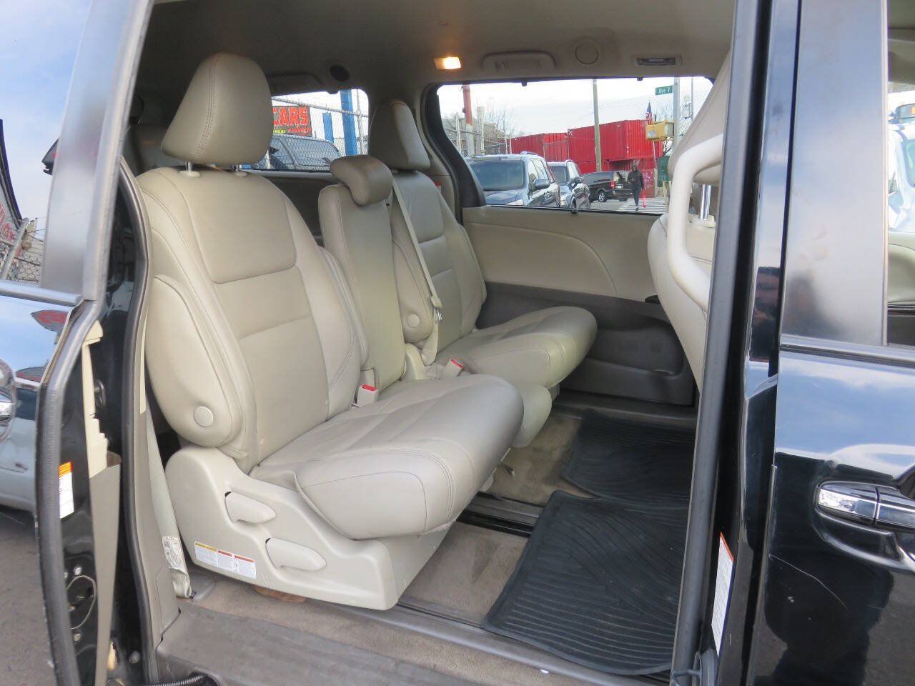 Used 2019 Toyota Sienna XLE FWD image 19