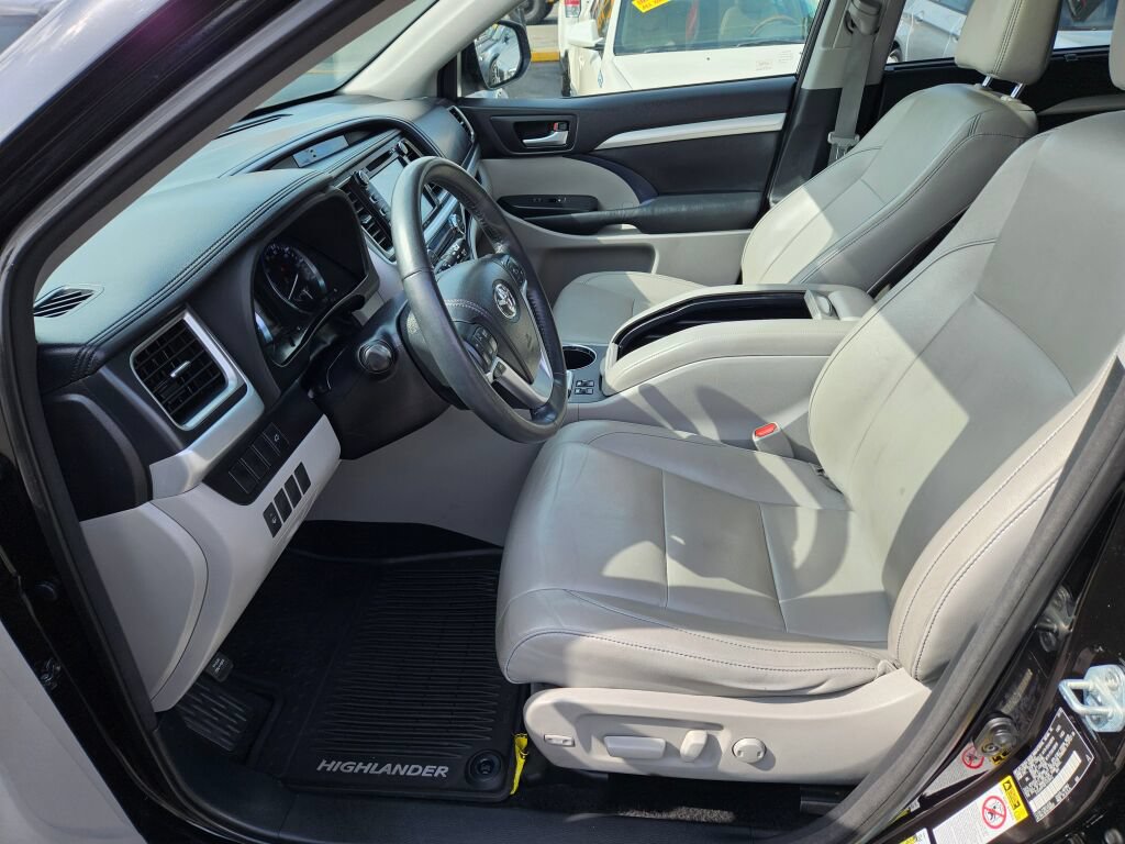Used 2015 Toyota Highlander XLE AWD/4WD image 16