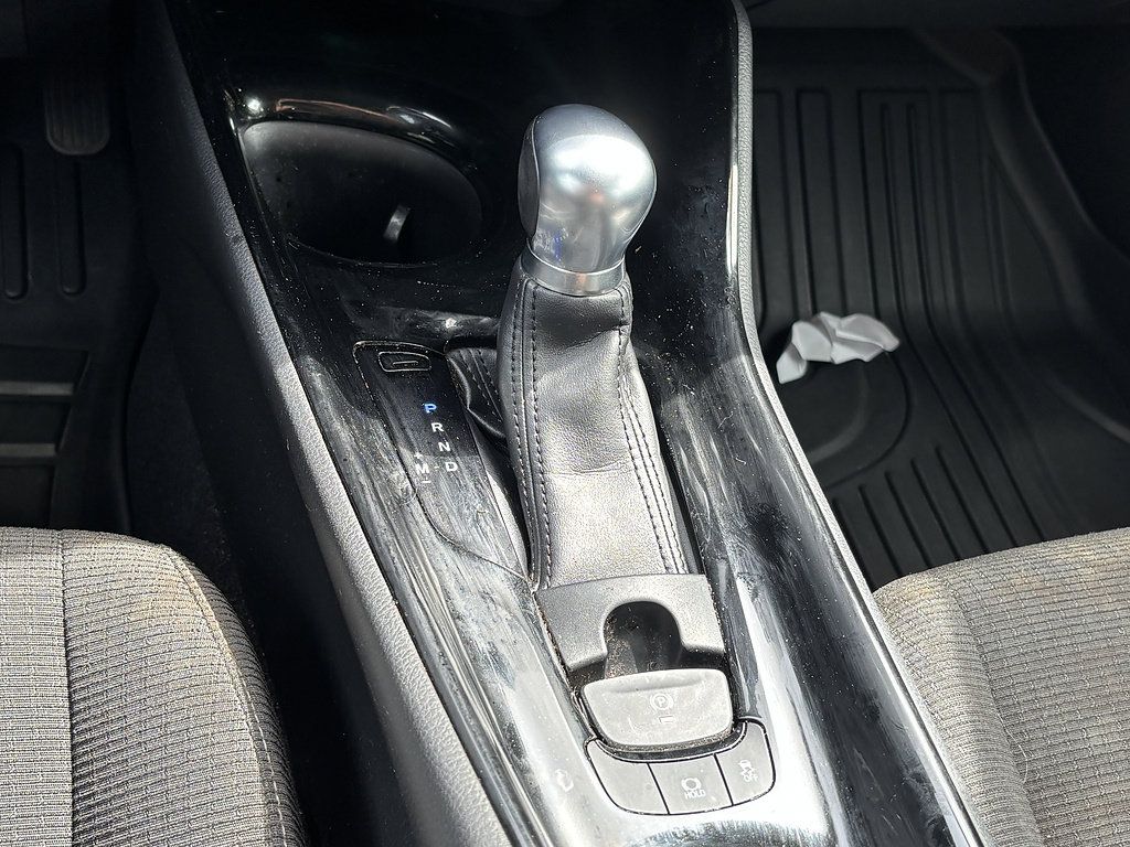 Used 2019 Toyota C-HR XLE FWD image 12
