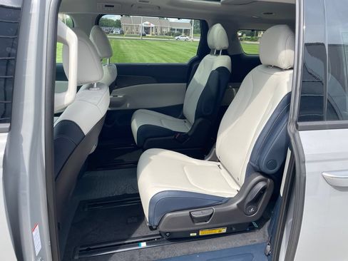 New 2027 Kia Carnival SX w/ Dark Edition Package FWD image 11
