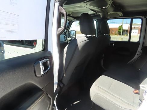 Used 2024 Jeep Wrangler Unlimited Sahara w/ Technology Group AWD/4WD image 22