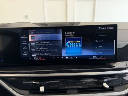 Used 2024 BMW X5 xDrive40i w/ M Sport Package image 18