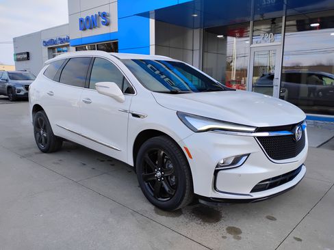 Used 2023 Buick Enclave Essence w/ Sport Touring Edition image 3