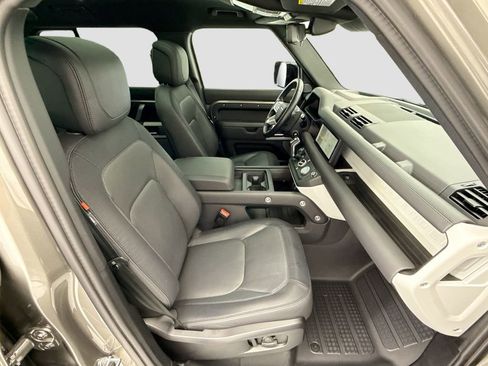 Used 2024 Land Rover Defender 110 X-Dynamic SE AWD/4WD image 19