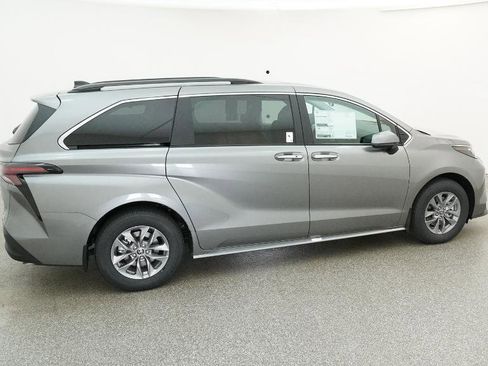 New 2026 Toyota Sienna XLE image 13