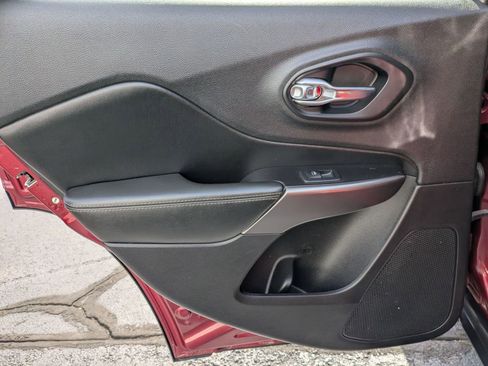 Used 2020 Jeep Cherokee Limited image 29