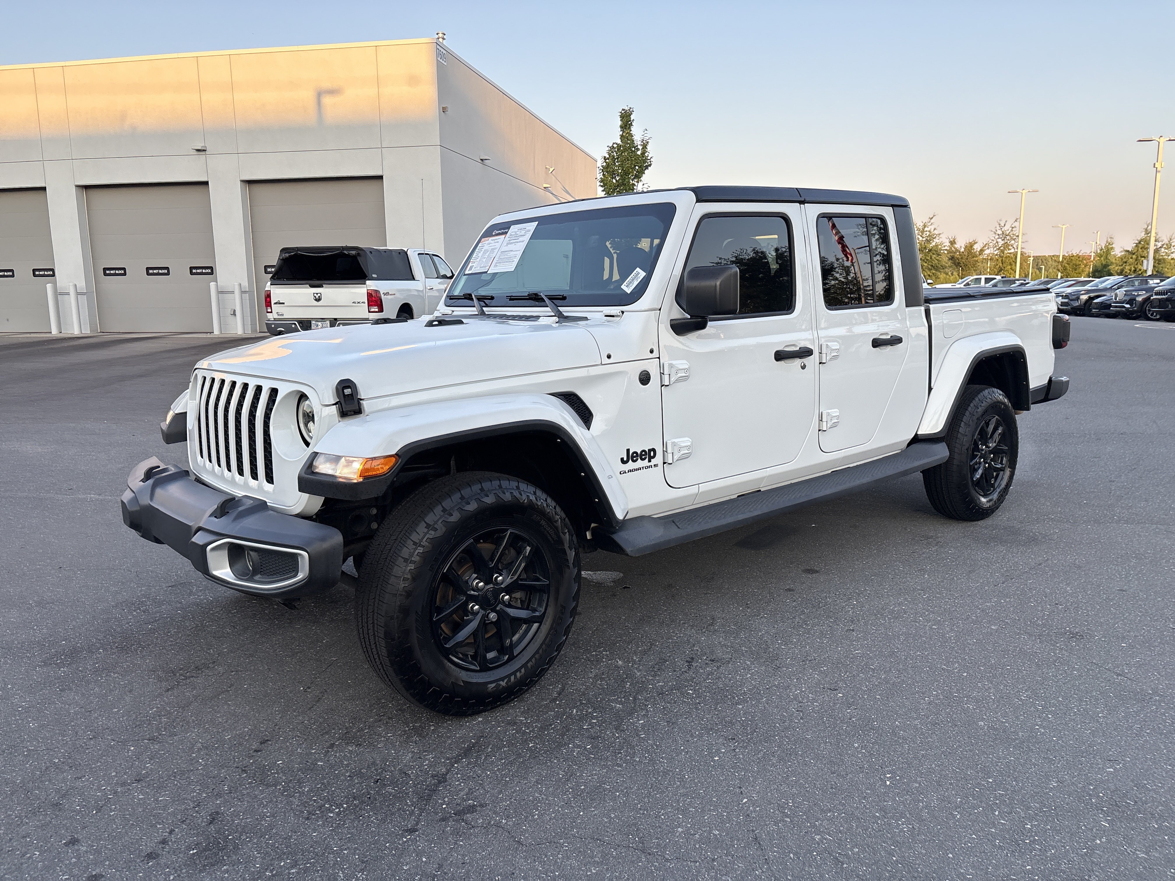 Used 2023 Jeep Gladiator Sport AWD/4WD image 5