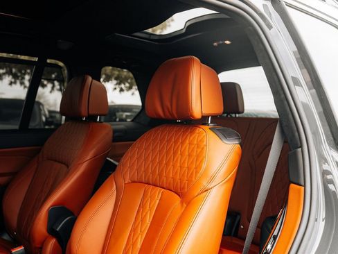 Used 2026 BMW X7 M60i image 39