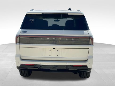 New 2026 Lincoln Navigator Reserve w/ Jet Appearance Package AWD/4WD image 4