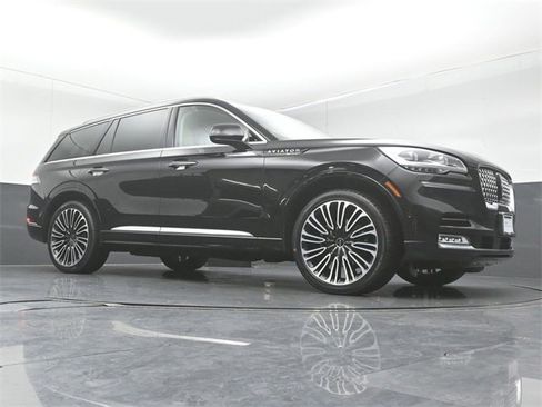Certified 2023 Lincoln Aviator Black Label image 36