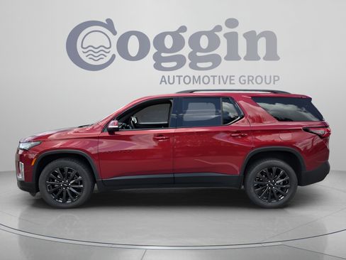 Used 2023 Chevrolet Traverse RS FWD image 2