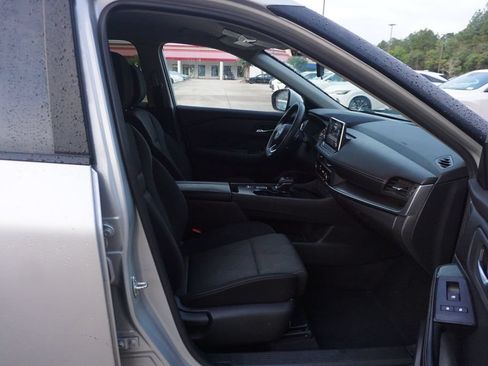 Used 2024 Nissan Rogue SV FWD image 14
