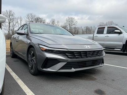 Used 2024 Hyundai Elantra SEL w/ Convenience Package