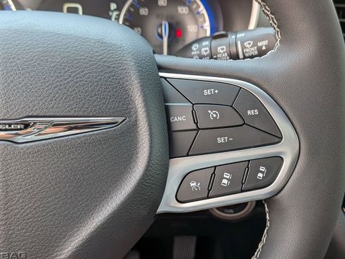 New 2026 Chrysler Pacifica Select FWD image 21