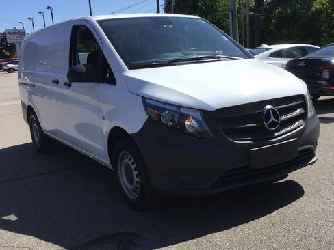 Used 2021 Mercedes-Benz Metris image 1
