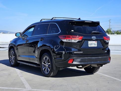 Used 2017 Toyota Highlander XLE FWD image 16