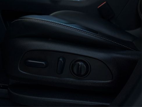 Used 2023 GMC Terrain SLT w/ Elevation Edition image 31