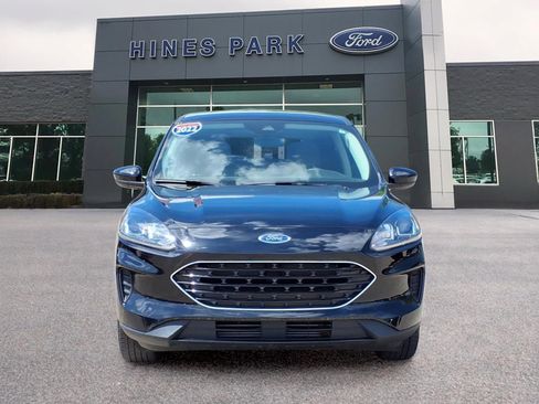 Used 2022 Ford Escape SE w/ SE Sport Appearance Package AWD/4WD image 2