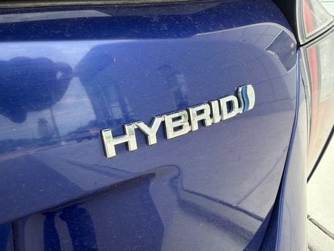 Used 2017 Toyota Prius Three Touring FWD image 4