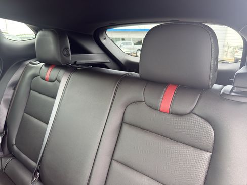 Certified 2025 Chevrolet Trax RS w/ Sunroof Package FWD image 34