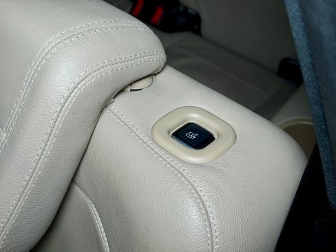 Used 2015 Mercedes-Benz GL 550 4MATIC image 26