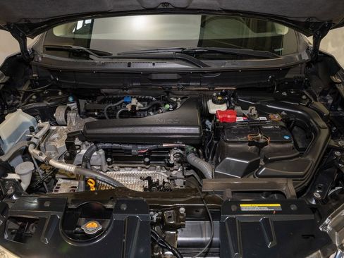 Used 2017 Nissan Rogue SV w/ SV Premium Package image 19