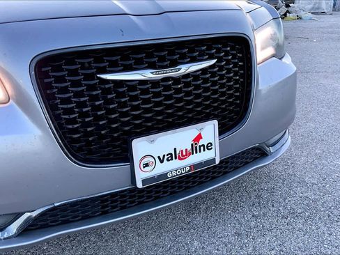 Used 2015 Chrysler 300 S image 28