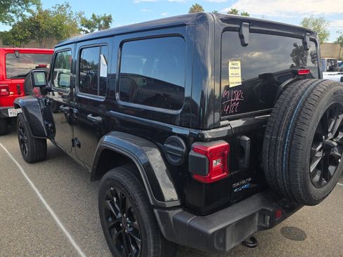 Used 2025 Jeep Wrangler Unlimited Sahara w/ Safety Group AWD/4WD image 2