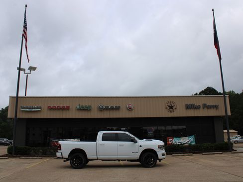 Used 2023 RAM 3500 Laramie AWD/4WD image 5