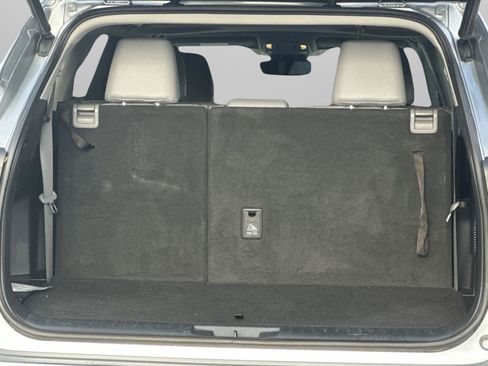 Used 2021 Toyota Highlander XLE image 29