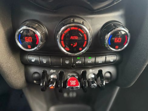 Used 2018 MINI Cooper 2-Door Hardtop image 24