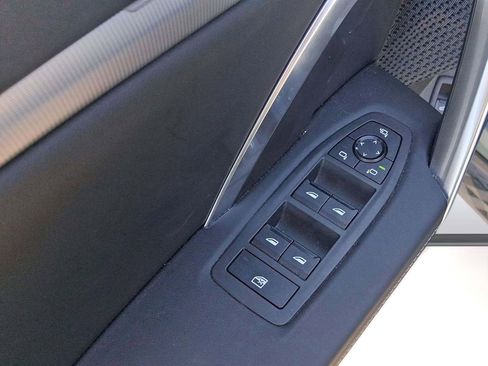 Used 2025 BMW X2 xDrive28i w/ Premium Package image 12