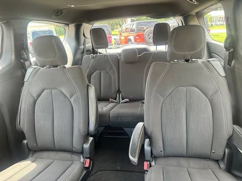 Used 2018 Chrysler Pacifica Touring Plus w/ S Appearance Package FWD image 24