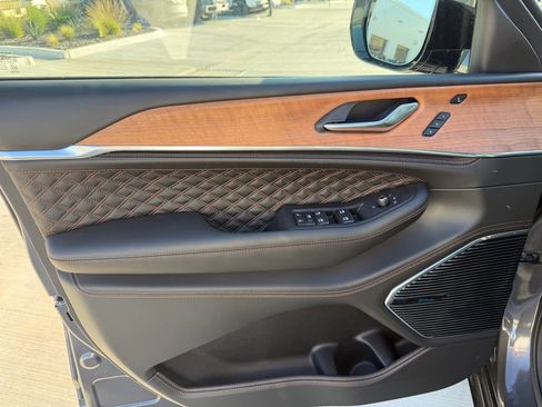 New 2025 Jeep Grand Cherokee Summit image 13