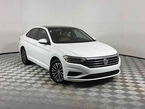 Used 2019 Volkswagen Jetta SE w/ Cold Weather Package FWD image 2