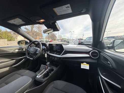 Used 2024 Chevrolet Trax RS w/ Driver Confidence Package image 30