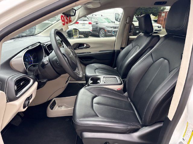 Used 2024 Chrysler Pacifica Limited FWD image 15
