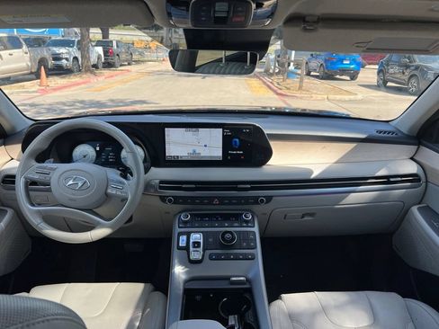 Used 2024 Hyundai Palisade Limited FWD image 13