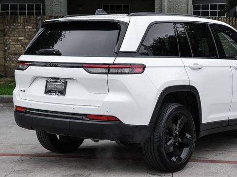 Used 2023 Jeep Grand Cherokee Altitude AWD/4WD image 16