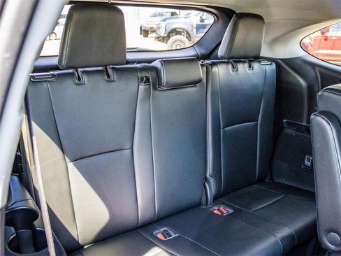 Used 2020 Toyota Highlander XLE image 27