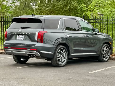 Used 2024 Hyundai Palisade SEL w/ Premium Package AWD/4WD image 3