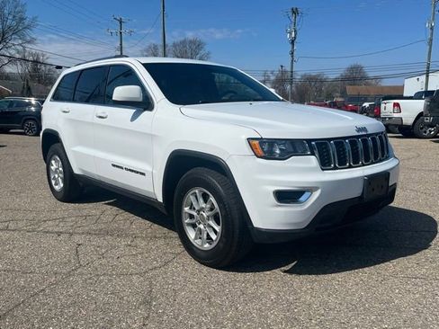 Used 2019 Jeep Grand Cherokee Laredo AWD/4WD image 7