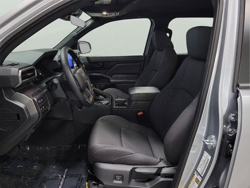 Used 2025 Toyota Tacoma SR5 AWD/4WD image 9