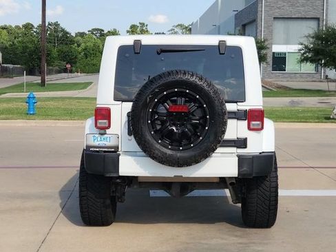 Used 2016 Jeep Wrangler Unlimited Sahara w/ Connectivity Group AWD/4WD image 6