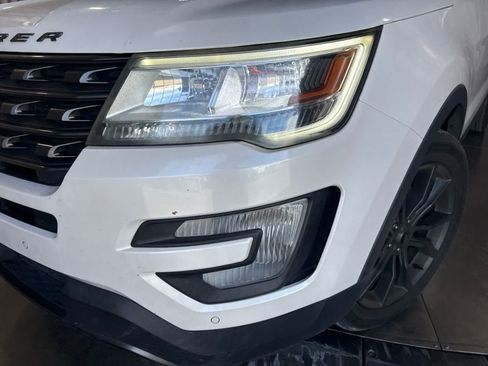 Used 2017 Ford Explorer XLT w/ Equipment Group 202A FWD image 7