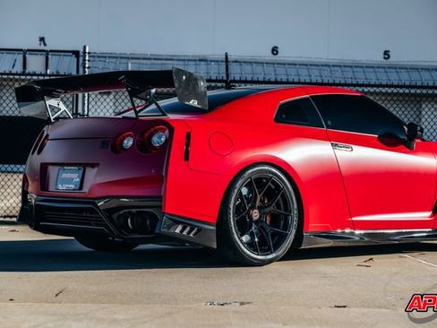 Used 2020 Nissan GT-R Premium w/ Premium Interior Package image 61