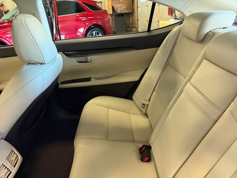 Used 2018 Lexus ES 350 w/ Premier Package FWD image 33